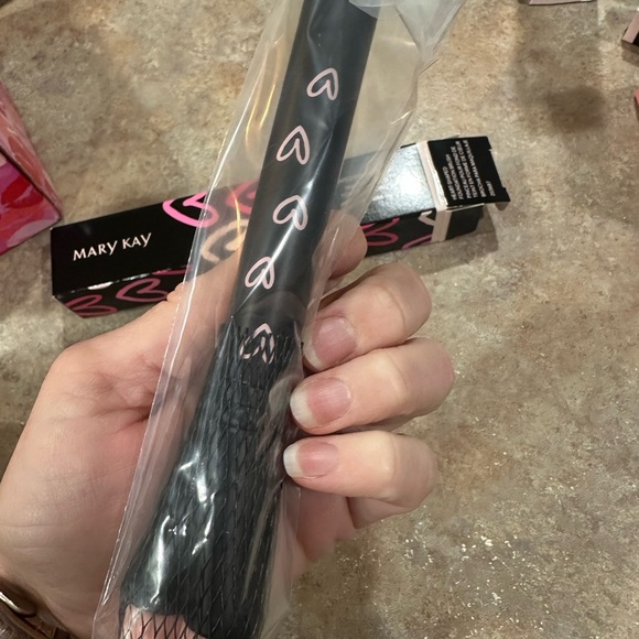 Mary Kay Heart Shape foundation brush - Picture 3 of 4
